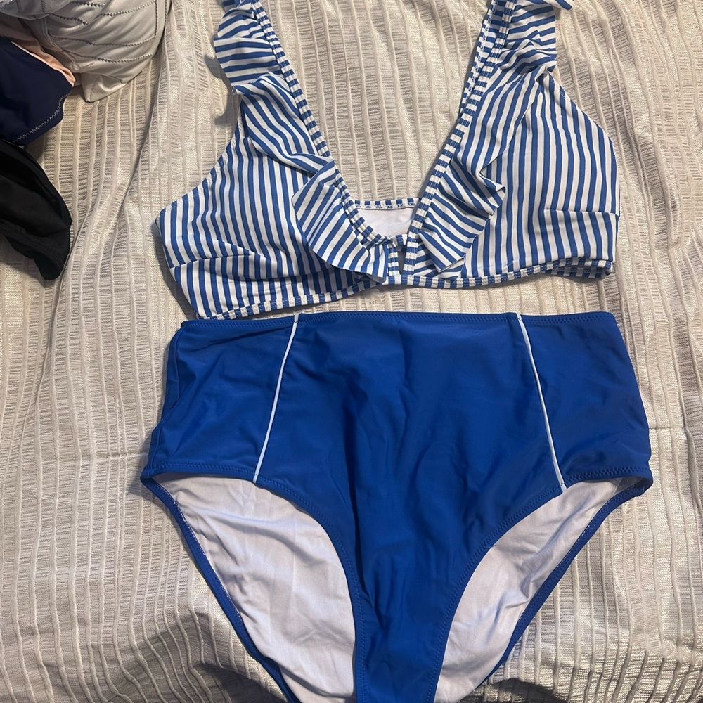 Cupshe Blue and White Bikini Set